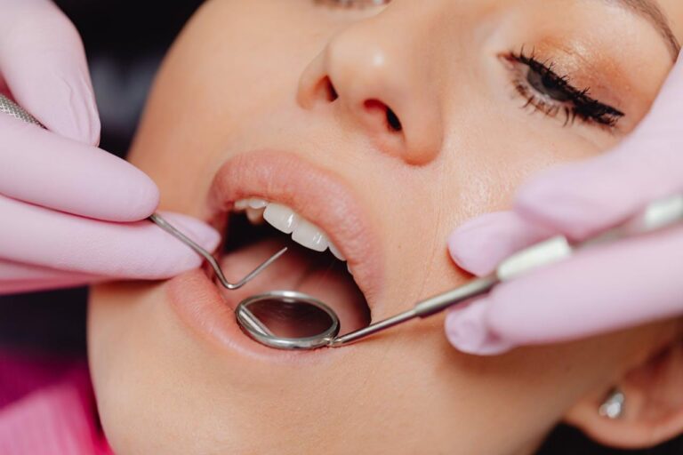 How to get food out of wisdom tooth hole